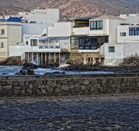 Pura Apartment *
